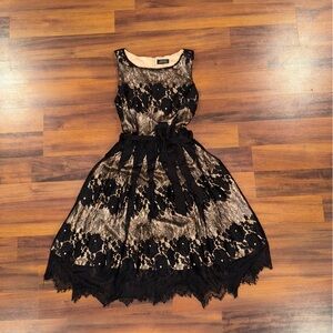 Women Tahari Arthur S. Levine Elegant Black Lace Dress size 8
